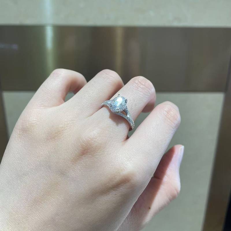 Y-arm micro inlaid egg shaped round bag women's ring S925 silver plated platinum customized selection main stone moissanite diamond 1.0ct/secondary stone high carbon diamond